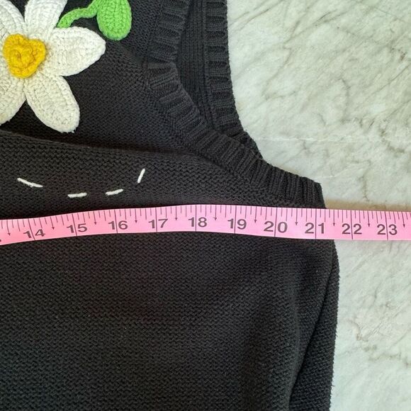 Quacker Factory Black Daisy Bees Honey Floral Zip-Up Hooded Vest cardigan size L - Picture 6 of 7